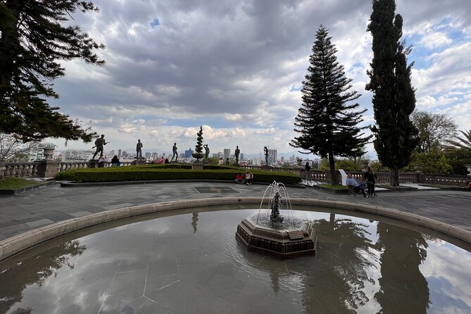 100% private tour in Chapultepec Castle & around (with transport) - Entering Chapultepec: Bosque de Chapultepec and Gate of the Lions