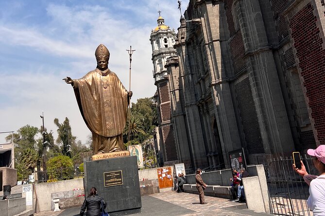 100% private tour in Guadalupe's Basilica with transport - The Offering sculpture and the Holy Water chapel