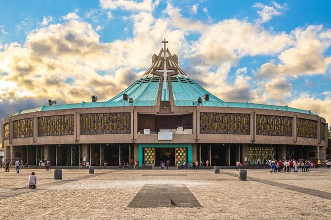 100% PRIVATE Tour in the Basilica of Guadalupe with Transportation - Capilla Del Cerrito: The Top of Tepeyac Hill Moment