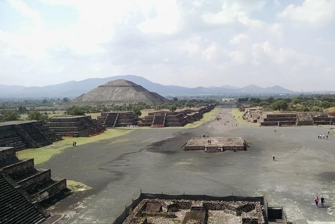 2-Day Guadalupe Shrine, Teotihuacan Pyramids and Xochimilco - Coyoacán and San Juan Bautista: colonial streets after the UNESCO highlights