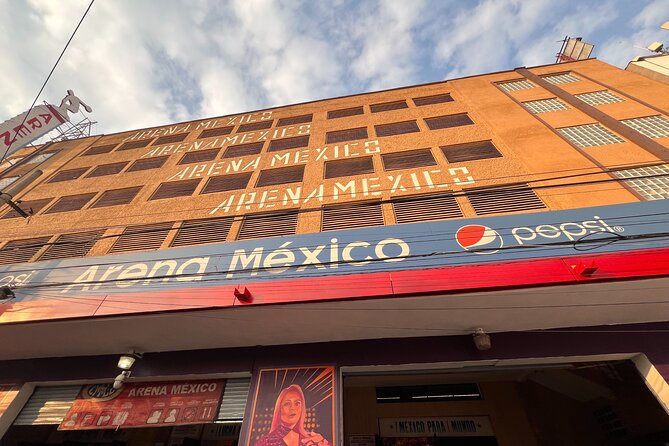 2 hours Lucha Libre Show (mexican wrestling) with transport - The pre-show window: drinks, snacks, and settling in