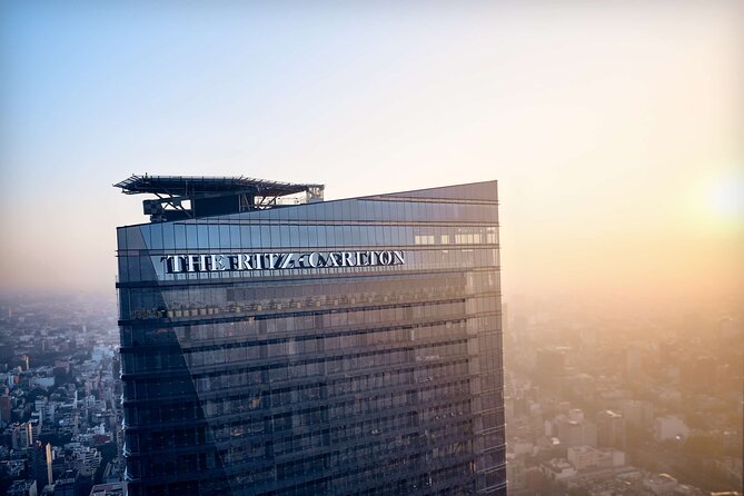 30' Mexico City Helicopter Tour - Landing at Ritz Carlton Reforma - Chapultepec Castle views: where the city meets the lookout