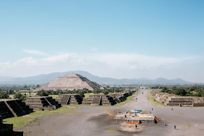 3X1 Teotihuacan, Basilica of Guadalupe, Tlatelolco and Tequila Tour - Teotihuacan: pyramids, the big central road, and the time window