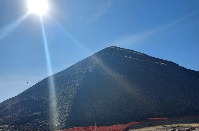 4 hours guided tour on Teotihuacan - Plaza de la Luna: the guide’s storytelling pays off
