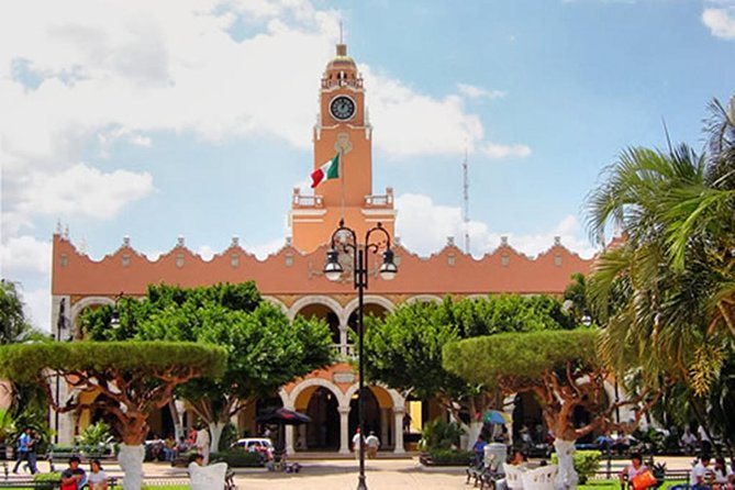 8-Day Best of Mexico Tour: Mexico City to Cancun - Day 5: Mérida Cathedral Stops and a Mayan Ball Representation