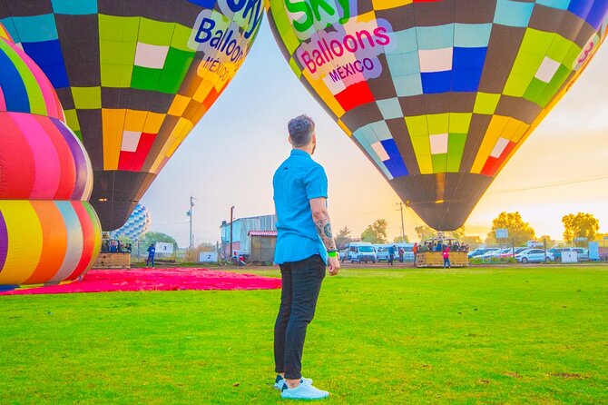 Balloon adventure: transfer+breakfast in the cave+guided pyramids - Landing and the pilot toast: small tradition, big feel-good moment