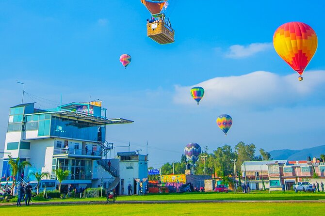 Balloon adventure: transfer+breakfast in the cave+guided pyramids - Teotihuacan pyramids with a guide: up to 2 hours, entrance included