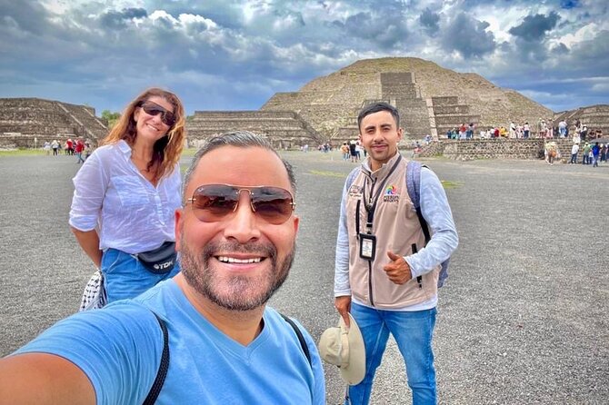 Balloon Flight and Teotihuacan Tour w/Breakfast from Mexico City - Coatlan Experiencias: obsidian, textiles, and a short tasting stop