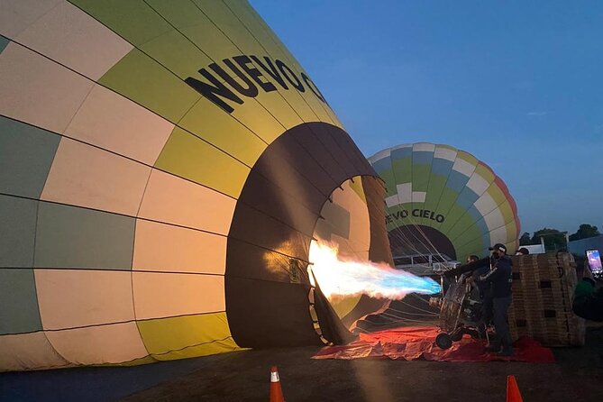 Balloon Flight + Breakfast in a cave + Pick up CDMX + Pyramids - The balloon crew, photos, and drone footage: worth it, with caveats