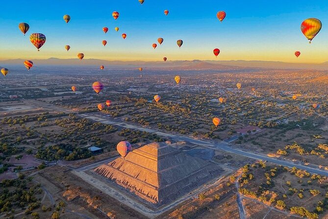 Balloon flight + Breakfast in cave + Pyramids + Pick up CDMX. - The balloon flight over Teotihuacan Valley: toast, certificates, and wind-driven routing