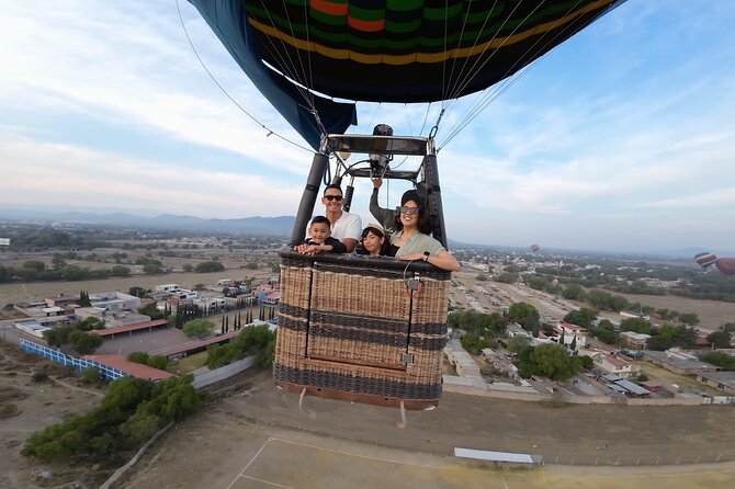 Balloon flight + Breakfast + Transportation from CDMX (SMALL GROUP) - Why a Teotihuacan sunrise balloon feels different