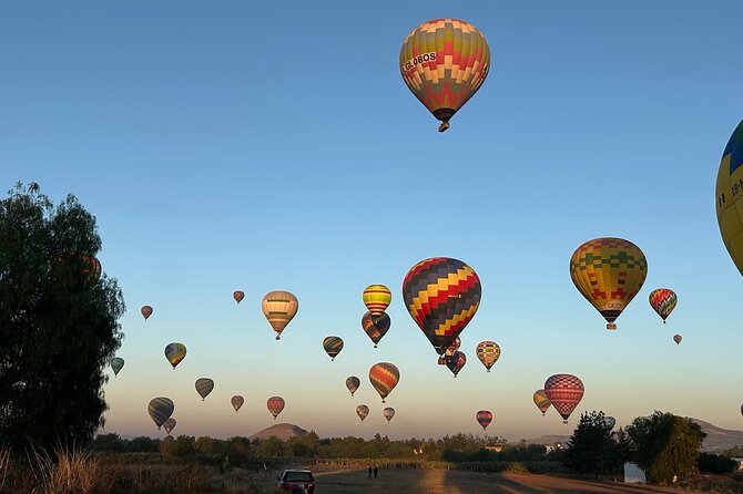 Balloon flight + Breakfast + Transportation from CDMX (SMALL GROUP) - Pueblo Mágico workshop: stones, minerals, and traditional spirit tasting