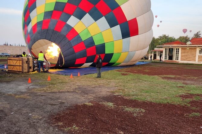 Balloon flight + Breakfast + Transportation from CDMX (SMALL GROUP) - Teotihuacan pyramids on an exclusive schedule: Sun and Moon