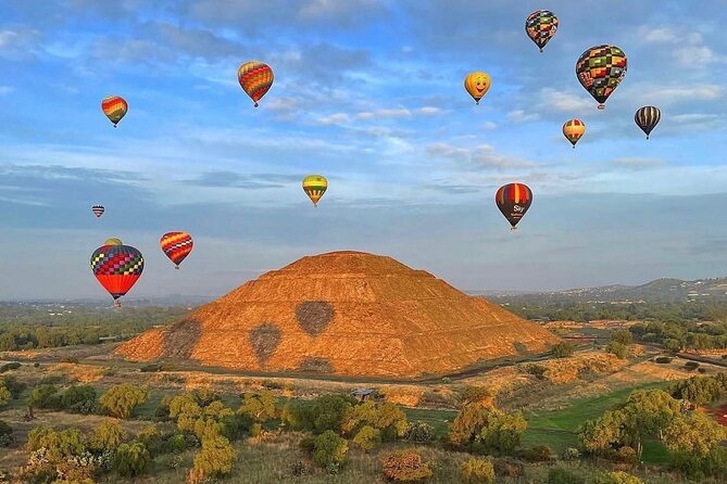 Balloon flight + pick up in CDMX + Breakfast in Cave + Pyramids - La Cueva Teotihuacán Breakfast: Worth It for the Setting, Mixed on the Food