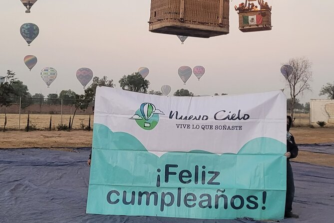 Balloon flight + Transportation + Breakfast in Cave or buffet + Pyramids - Hot-air Balloon Over Teotihuacán: the views you’ll remember