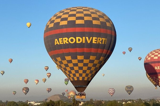 Balloon flight + Transportation + Breakfast in Cave or buffet + Pyramids - Teotihuacán Archaeological Zone: walking time plus the real ticket costs
