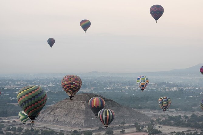 Balloon flight + Transportation + Breakfast in Cave or buffet + Pyramids - Transportation, timing, and the Mexico City meeting point