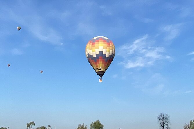 Balloon flight + Transportation + Breakfast in Cave or buffet + Pyramids - Should you book this tour?
