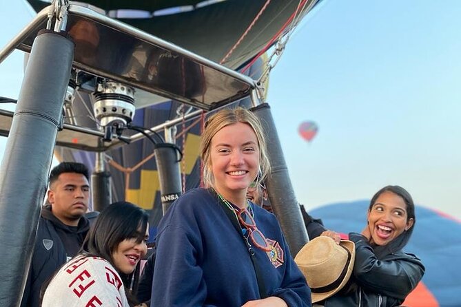 Balloon flight with breakfast in Cave and Pyramids tour from CDMX - Mezcal and Liqueurs in San Martín de las Pirámides: Worth It or a Detour?