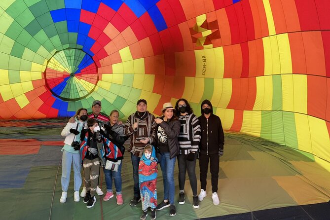 Balloon flight with private transportation and guided tour to Teotihuacán - San Francisco Mazapa: check-in, coffee, and the balloon reveal