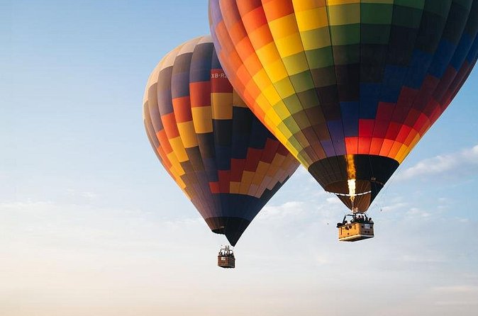 Balloon flight with pyramids tour and transportation from Mexico City - The hot air balloon flight: safety, duration, and what to wear