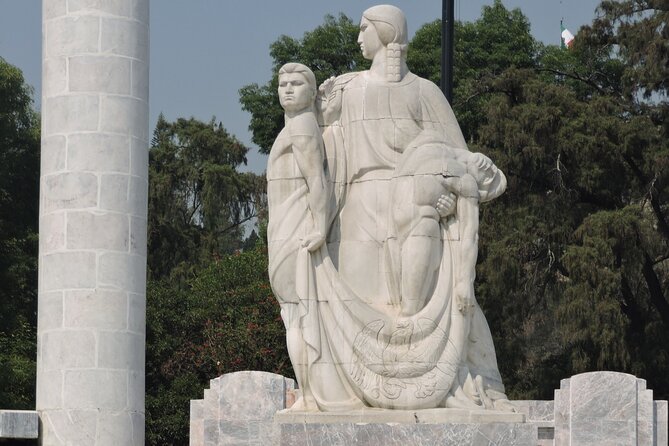 Bike tour in the Chapultepec Forest and Roma Condesa - Colonia Roma ride: fountains, squares, and bike-lane comfort