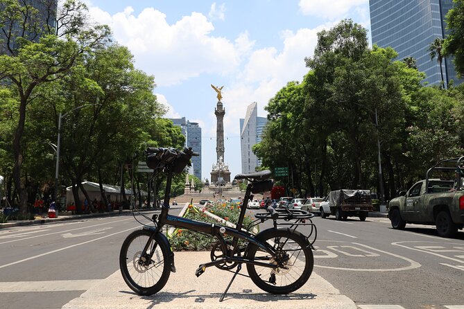 Bike Tour through Chapultepec, Reforma and the Zócalo / Mexico - Alameda Central and Palacio de Bellas Artes: a quick look with context