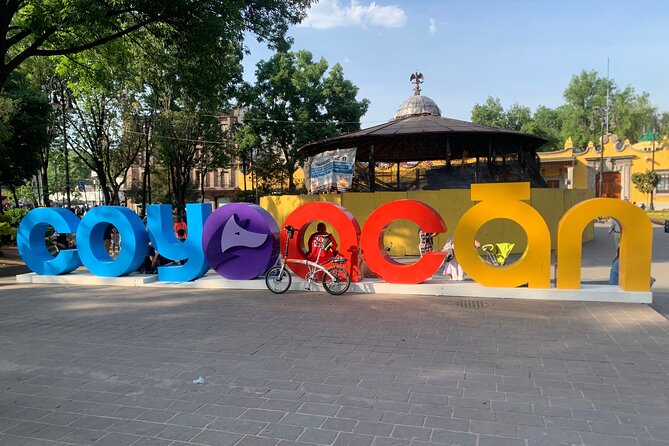 Bike Tour through Colonia Del Valle and Coyoacán / Mexico - Getting Oriented at Parque Mariscal Sucre in Del Valle