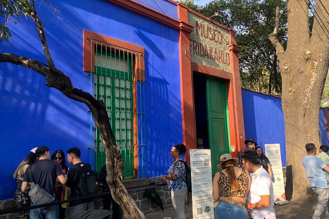 Bike Tour through Colonia Del Valle and Coyoacán / Mexico - Crossing Into Coyoacán via Quiet Residential Streets
