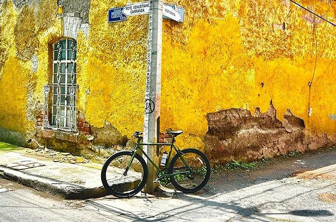 Bike Tour through Colonia Del Valle and Coyoacán / Mexico - Plaza de la Conchita: Where Layers of Time Show Up Quickly