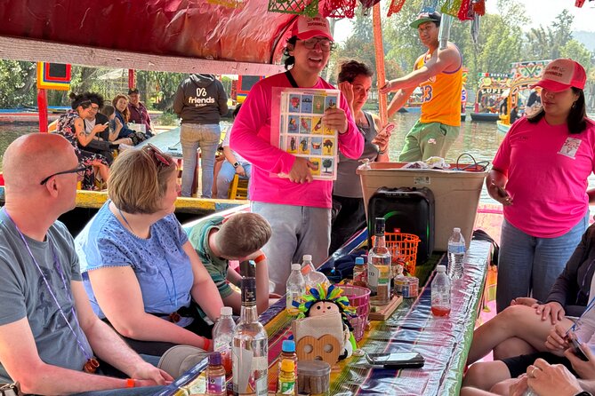 Boat Tour in Mexico City and Mezcal Fiesta with Food and ∞Drinks - Small Tips That Make a Big Difference on the Water