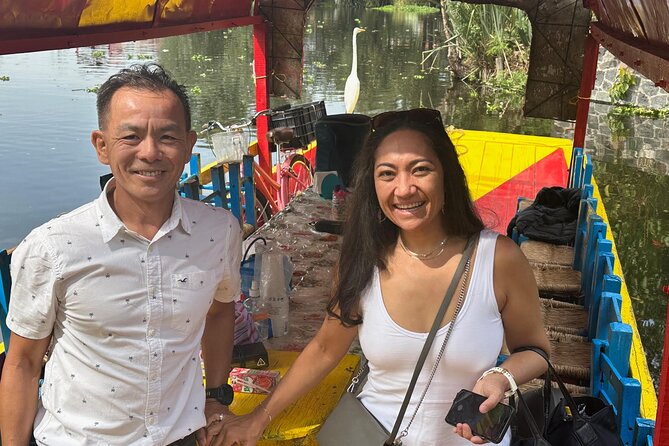 Boat tour in Mexico City with Live Guide with Food and Drinks - Drinks, games, and music: the vibe check before you commit