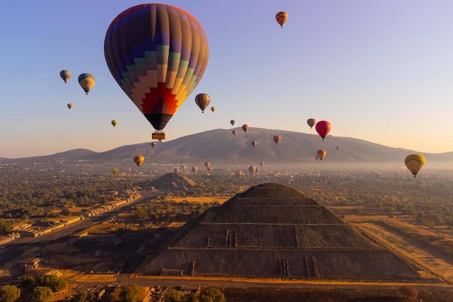 CDMX: balloon ride over Teotihuacan with transportation included - From the Angel of Independence to a Sunrise Launch