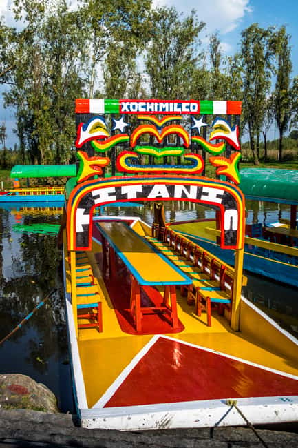CDMX: Coyoacán, UNAM, Xochimilco, and optional Frida Kahlo Museum - The Visitor Center and Arts Market Stop: A Useful Break, Not Just Shopping