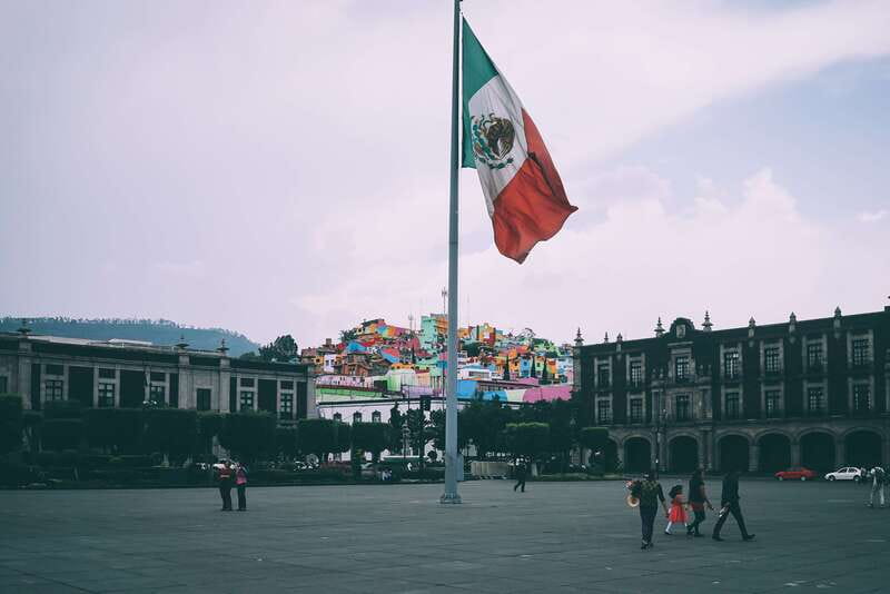 CDMX: Neighborhoods Contrasts Private Tour - Teleférico Santa Marta and the Cablebús Ride: Murals, Rooftops, and Misty Volcano Views