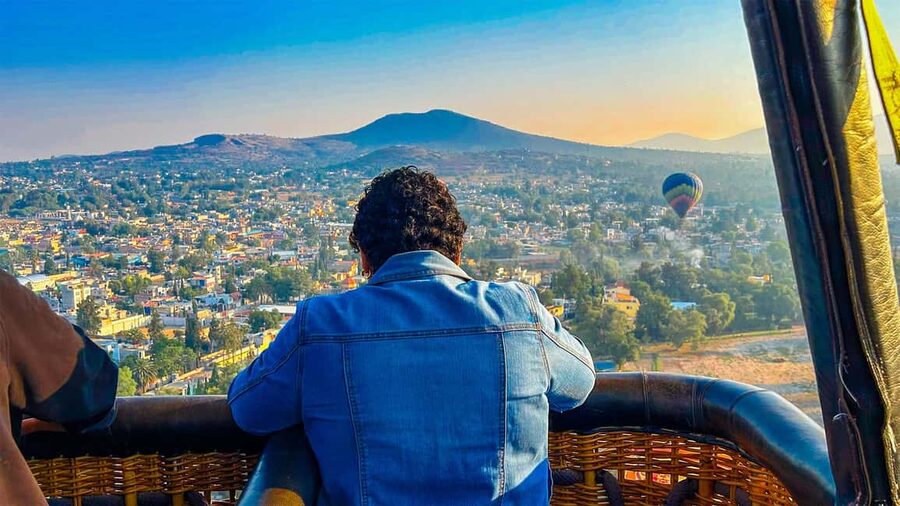 CDMX: Teotihuacan Hot Air Balloon with Breakfast - On the Ground Moment: Check-In, Wine Toast, Certificate, and Breakfast Reality