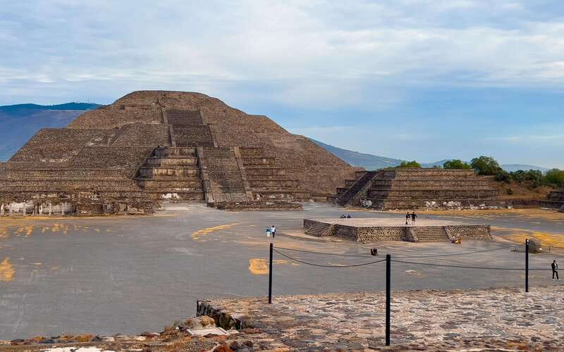 CDMX: Teotihuacan Pyramids & Guadalupe Shrine Guided Tour - Tlatelolco first: the Aztec Empire’s final stand meets guided storytelling