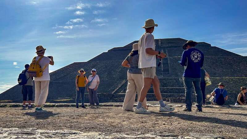 CDMX: Teotihuacan Pyramids & Guadalupe Shrine Guided Tour - Basilica de Guadalupe: where devotion meets old-and-new architecture