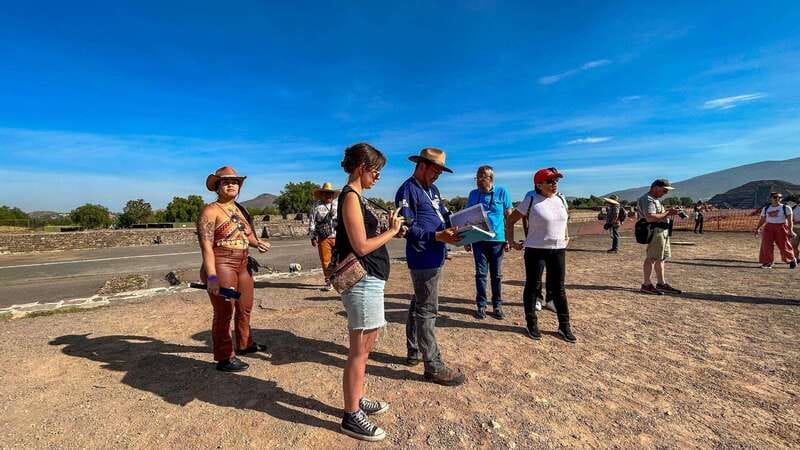 CDMX: Teotihuacan Pyramids & Guadalupe Shrine Guided Tour - The middle of the day: market time, lunch option, and tequila tasting