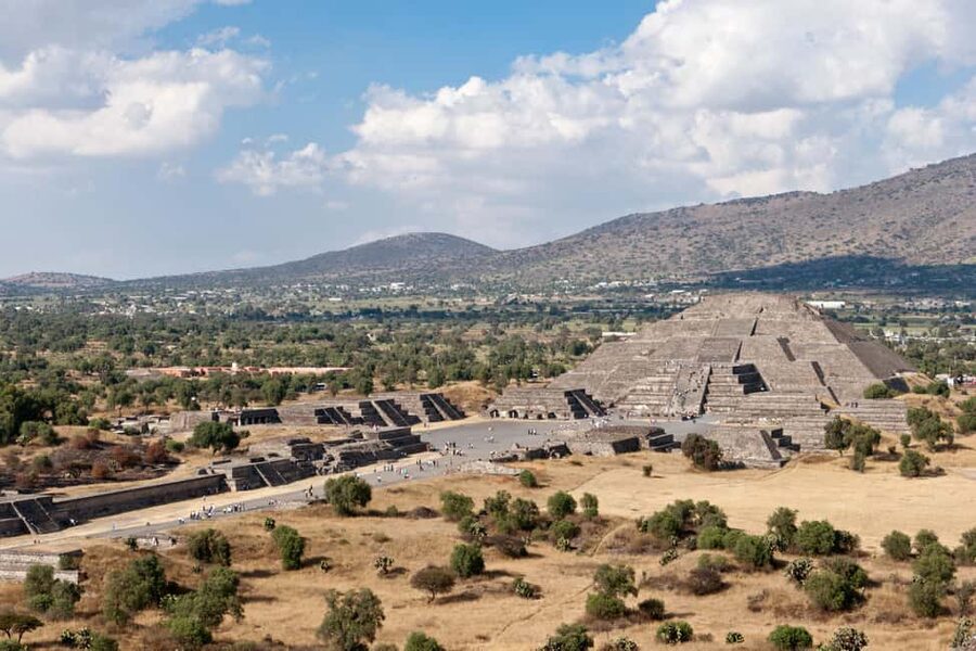 CDMX: Teotihuacan, Tlatelolco and Guadalupe Tour - Village Time and the Fiesta-Style Finale