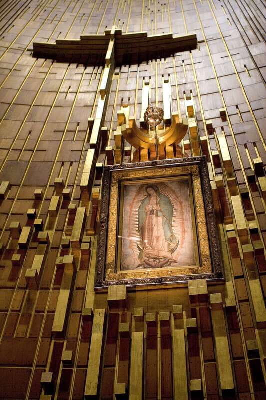 CDMX: Tour of the ruins of Teotihuacan, Tlatelolco, and Guadalupe - Lunch and shopping time: the part you should manage actively
