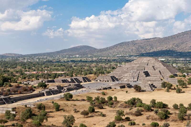 CDMX: Tour of the ruins of Teotihuacan, Tlatelolco, and Guadalupe - Morning pickup and the 9-hour pace (with real-world timing)