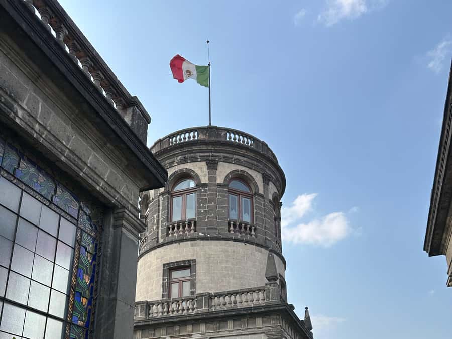 Chapultepec Castle: Private tour with local guide, tickets included - Inside the National History Museum: what the 2 hours really covers
