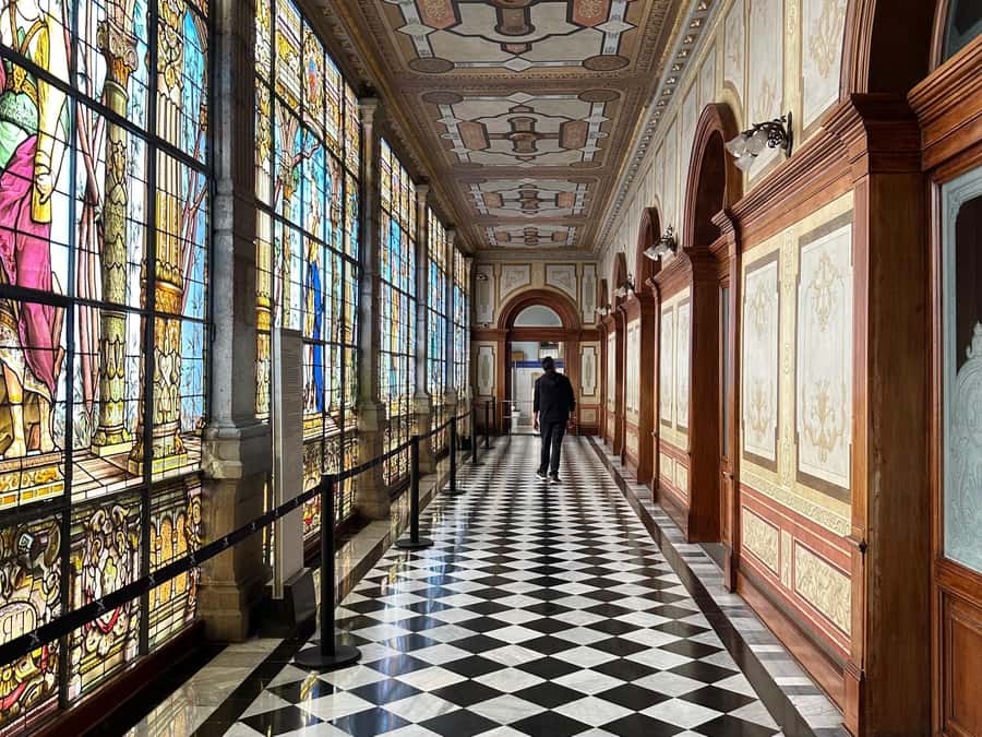 Chapultepec Castle: Private tour with local guide, tickets included - Pickup, timing, and the private-group advantage