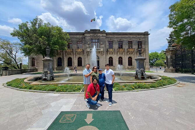 Chapultepec Castle Tour and its surroundings - Monumento a los Niños Héroes: short stop, heavy 1847–1848 context