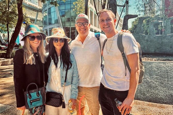 Cheerful Introduction Walking Tour in Roma, Condesa & Juarez - Paseo de la Reforma to the Angel of Independence: a clear line for your map