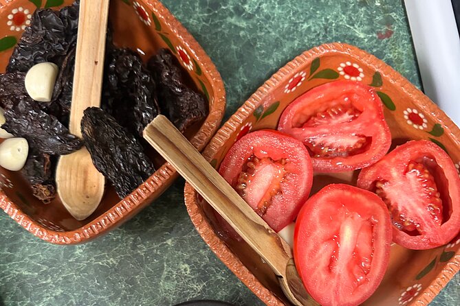 Class of Sauces and Tortillas in Mexico City - The Market Walk: How to Choose Chilies, Tomatoes, and Cheese