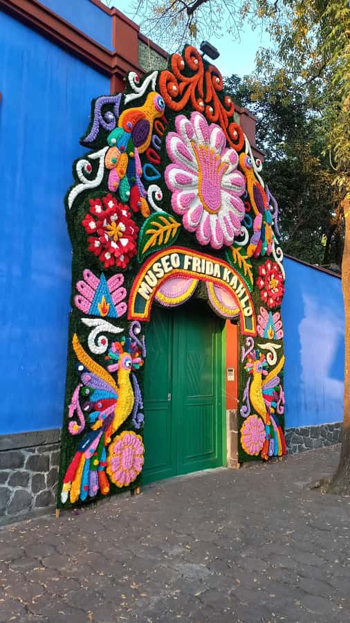 Coyoacan, history and life in a magical neighborhood - Church-and-square rhythm: three landmarks that make orientation easy