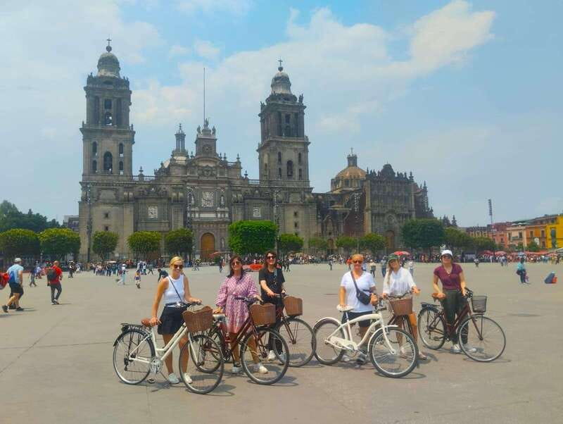 Cultural Ride: Historic center & Highlights of Mexico City - Bikes, helmets, and what’s included (and what you’ll need to plan)