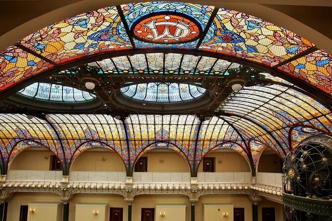 Curious and original Tour in the Historic Center of CDMX - Neocolonial Details: Hampton Inn & Suites from the Outside